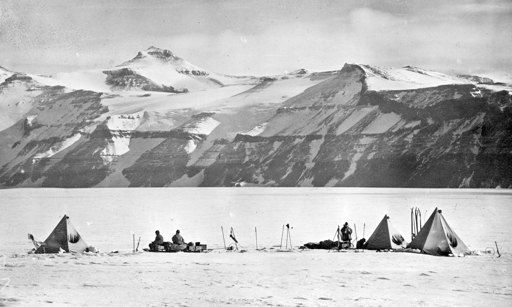 База экспедиции. Экспедиция Руаля Амундсена. Амундсен Северный полюс.