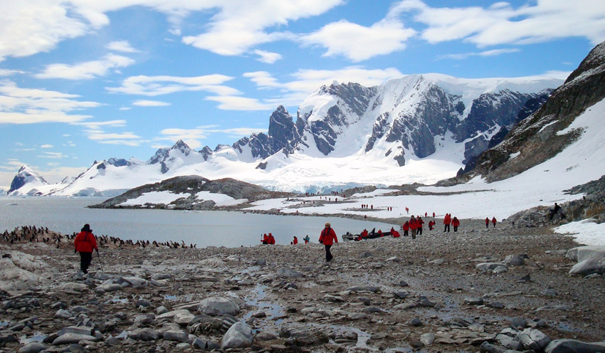 The Antarctic Population - who lives in Antarctica