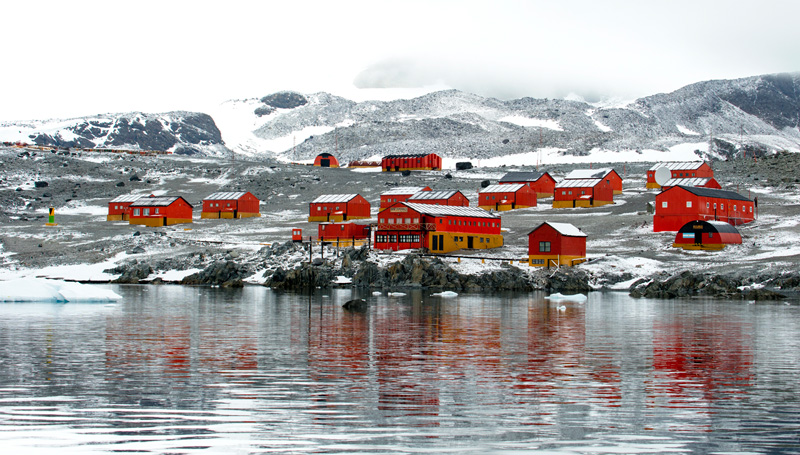 where people live in Antarctica, Esperanza Base