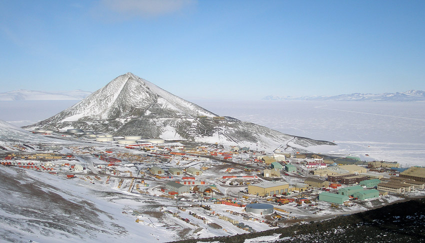 Where paeople live in Antarctica, McMurdo station