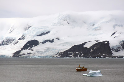 RRS Ernest Shackleton in Normanna Strait