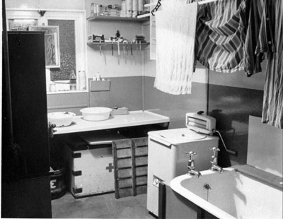 Bath / wash room 1962 -  taps for show only