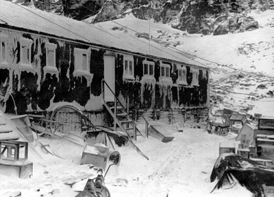 Signy - Tonsberg House after storm 1975
