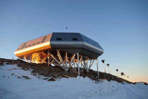 sun reflecting on Princess Elisabeth station