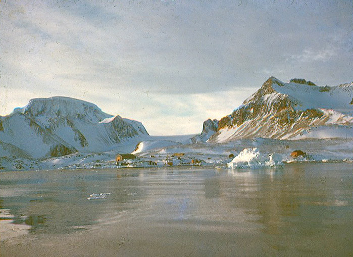 Arrival at an Antarctic Base