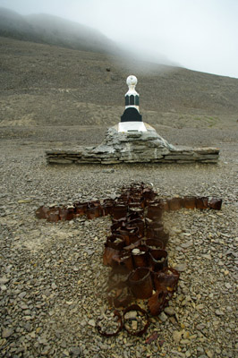 Memorial and Cross at Northumberland House Beechey Island