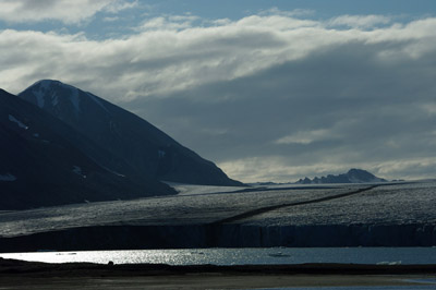 Glacier, Svalbard - 19 - Medial Moraine