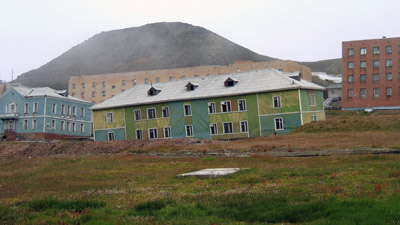 Barentsburg Svalbard - 6 - Subsiding Building