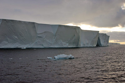 tabular iceberg B15A