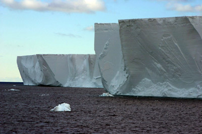 tabular iceberg B15A