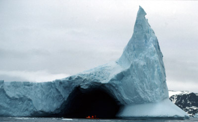 Boat iceberg 